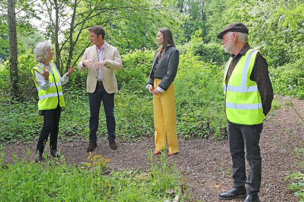 Los duques de Westminster se unieron recientemente a cientos de visitantes para celebrar los 80 años de Westminster Park en Chester