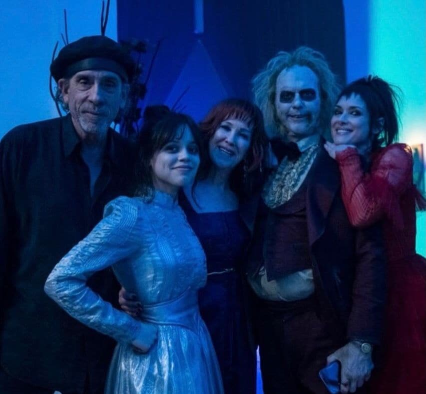 Catherine junto al elenco de 'Bitelchús' y TIm Burton