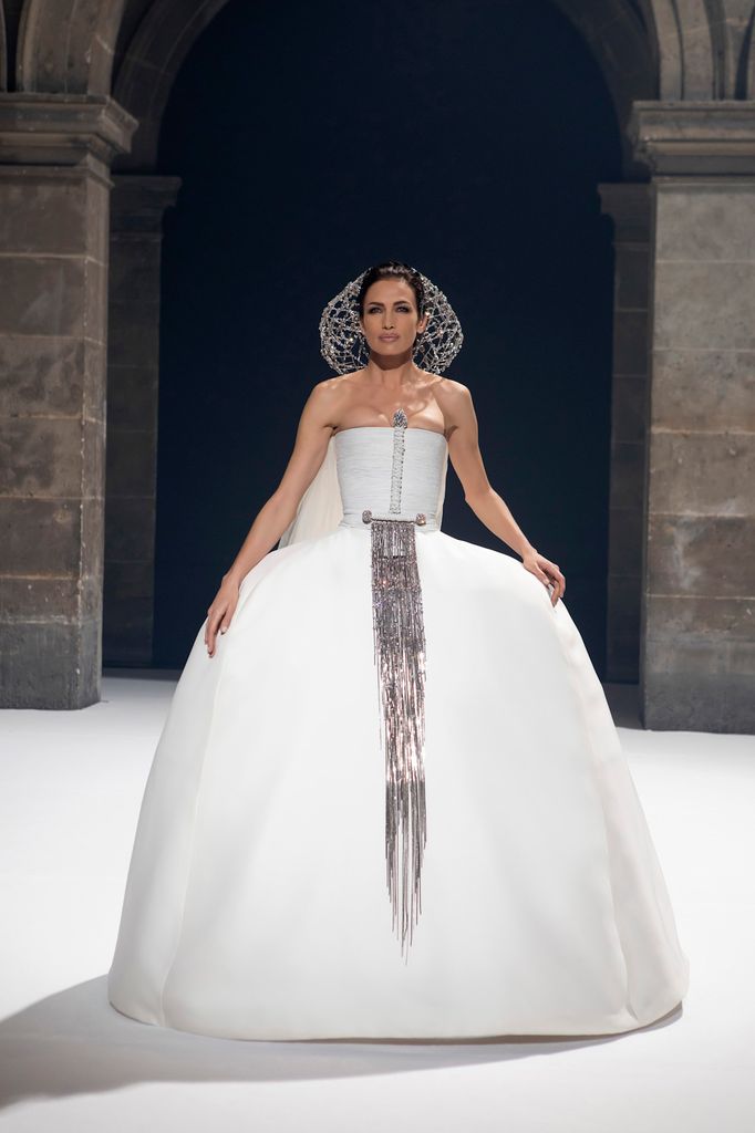 Nieves Álvarez vestida de novia por Stéphane Rolland