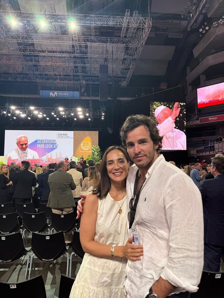 Tamara e Íñigo en el encuentro del Papa León XIV celebrado en el Movistar Arena