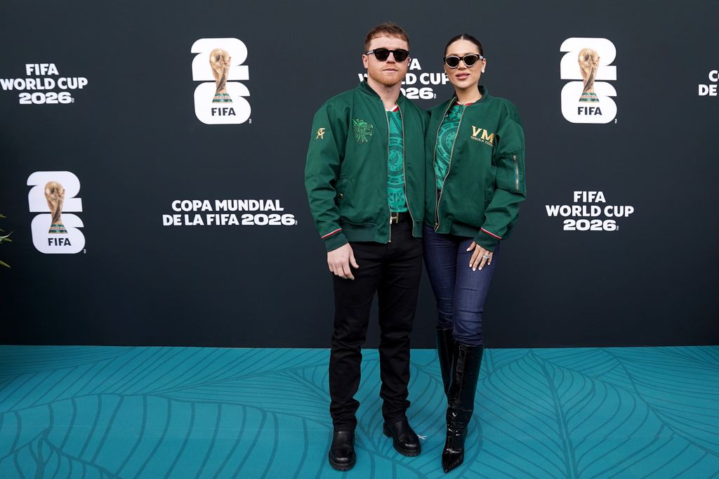 Saúl 'Canelo' Alvarez y su esposa Fernanda Gomez a su llegada para el inicio del Mundial 2026.