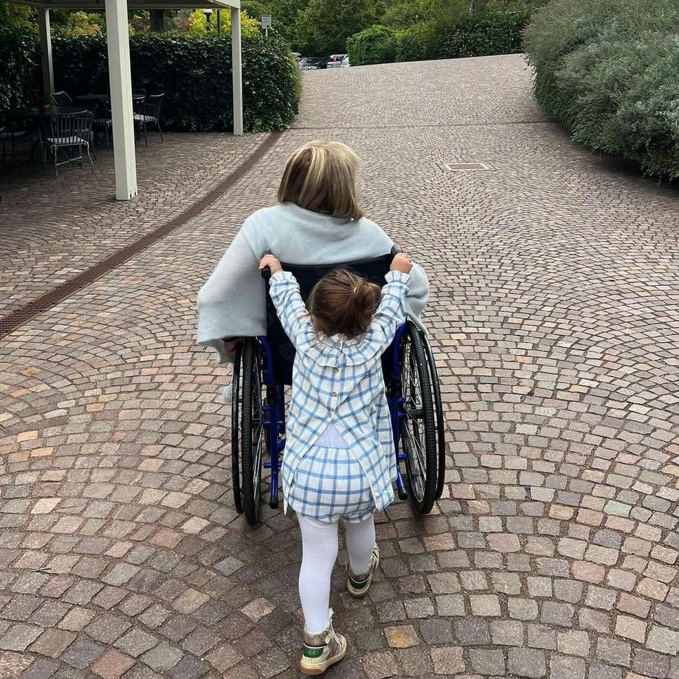 Hija de Gianluca Vacchi con su abuela