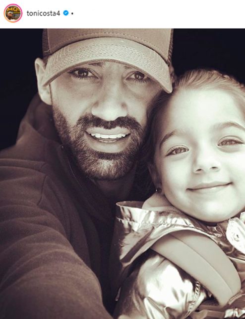 Toni Costa con su hija 