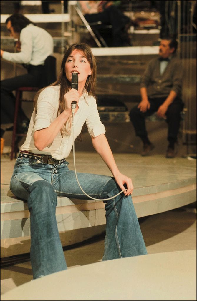 Los vaqueros más icónicos de Jane Birkin son tendencia
