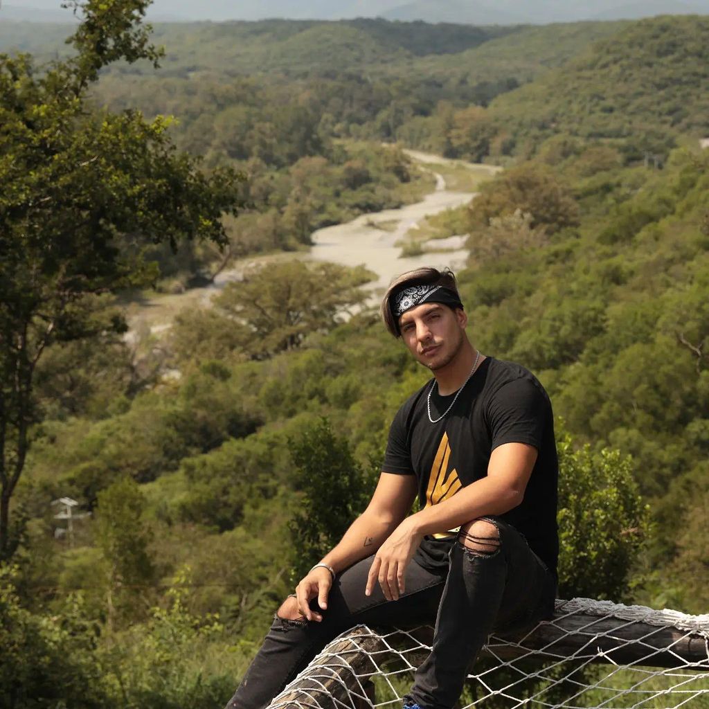 Vadhir Derbez