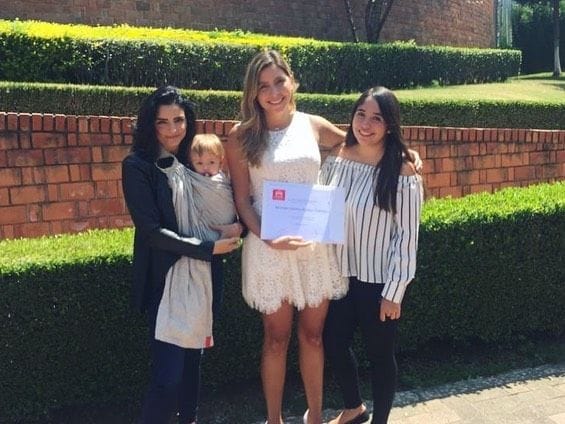 Aislinn Derbez con sus hermanas en una foto de hace años; Kailani era toda una bebé.