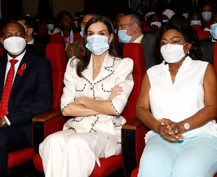 Reina Letizia chaqueta Angola