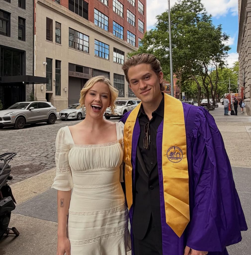 Ryan con su hermana Ava Phillippe