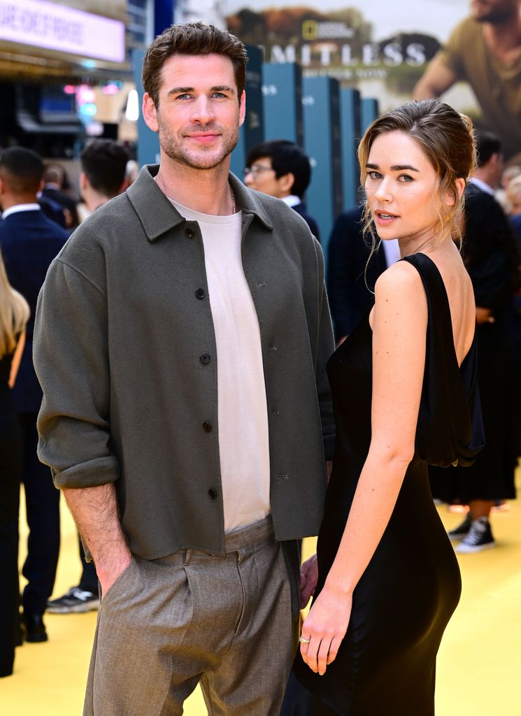 Liam Hemsworth y Gabriella Brooks 