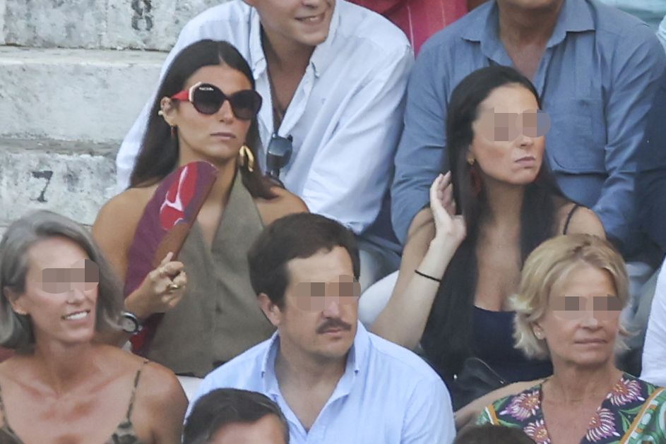 Tana Rivera viendo torear a Roca Rey en El Puerto de Santa María, Cádiz, el 2 de agosto de 2026