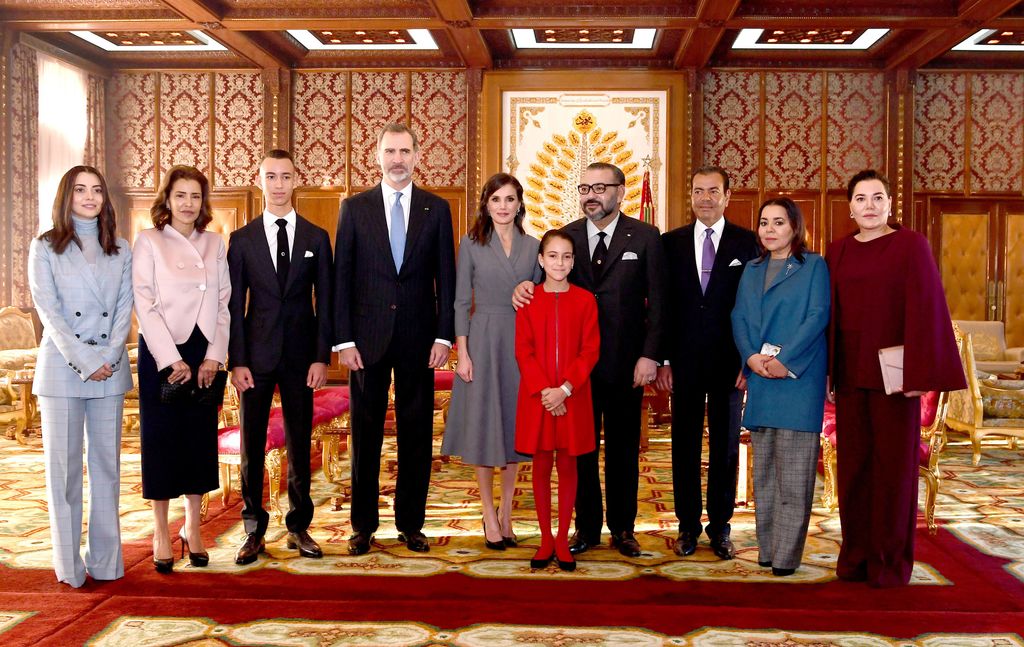 Plano entero de Los reyes Felipe y Letizia con Lalla Khadija y Mohamed VI en 2019