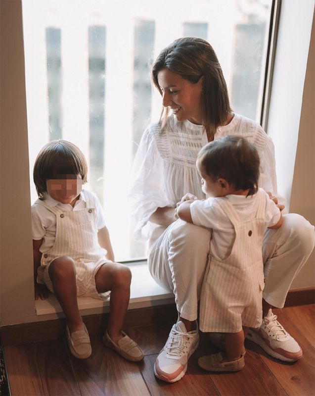 Ana Boyer con sus hijos, Miguel y Mateo