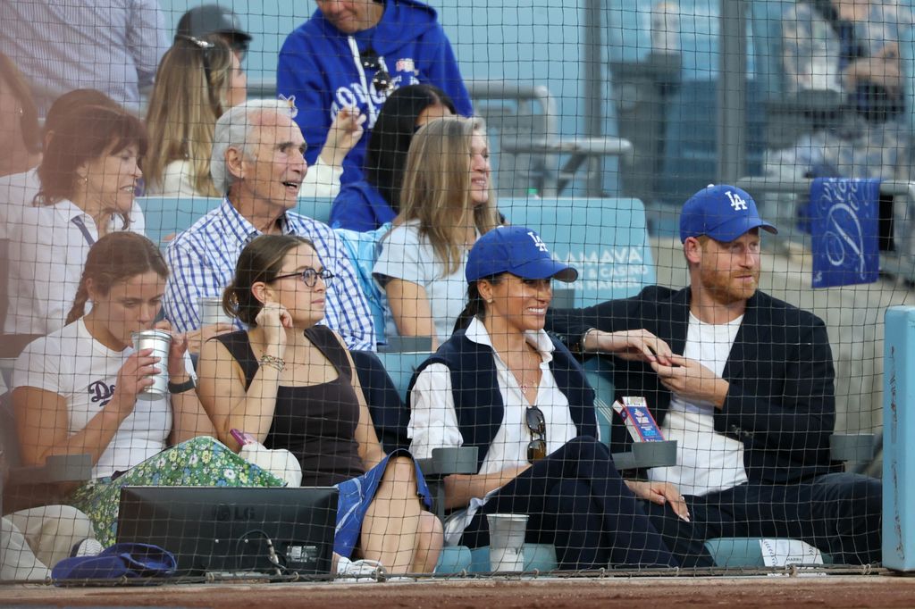 El príncipe Harry y Meghan Markle viendo el partido de la Serie Mundial de los Dodgers en Los Ángeles el 28 de octubre de 2025