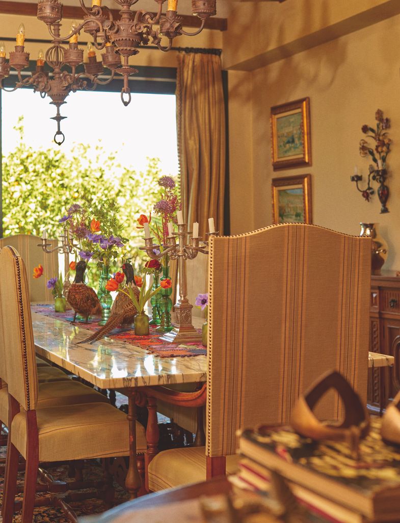 Comedor de la casa familiar donde la diseñadora, Rocío Peralta se crió.