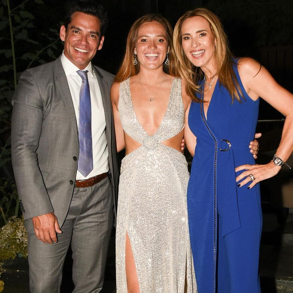 Cristián de la Fuente y Angélica Castro con su hija Laura