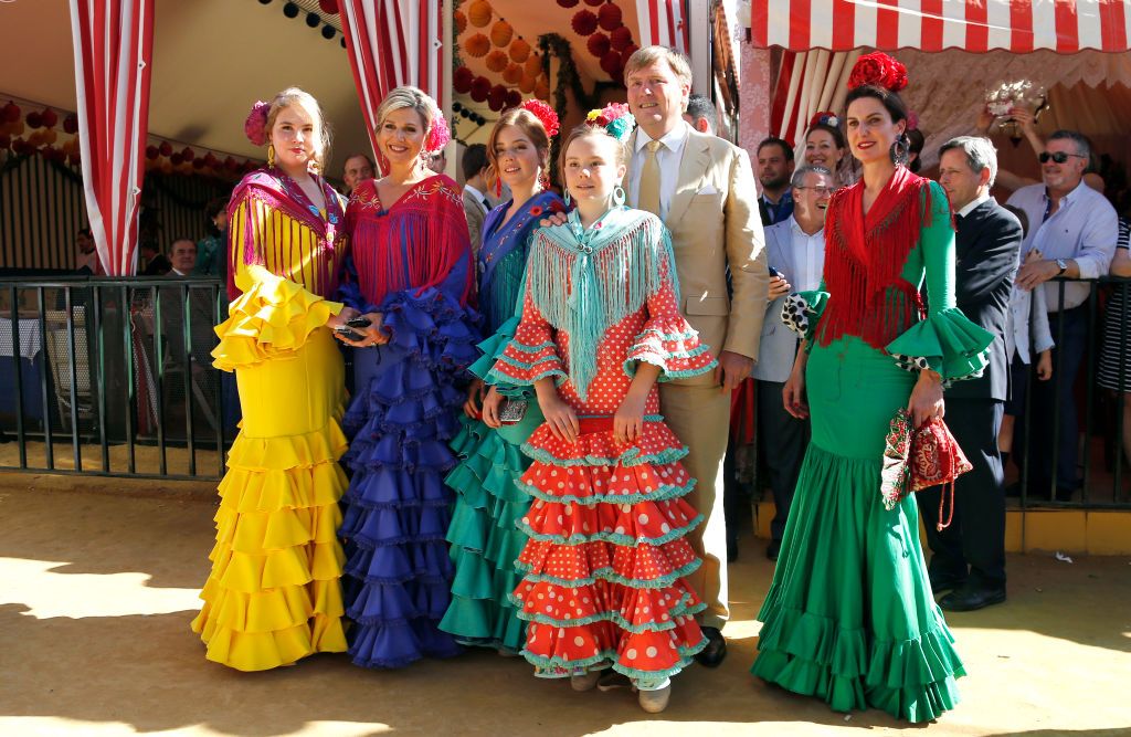 Los reyes de Holanda con sus hijas en la Feria de Abril