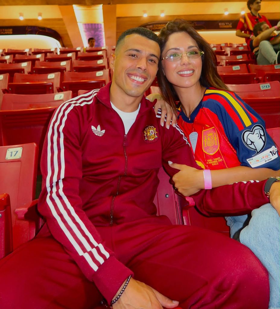 María Hurtado siguió desde la grada una de las noches más importantes de la carrera del futbolista, con quien comenzó una relación en 2024.