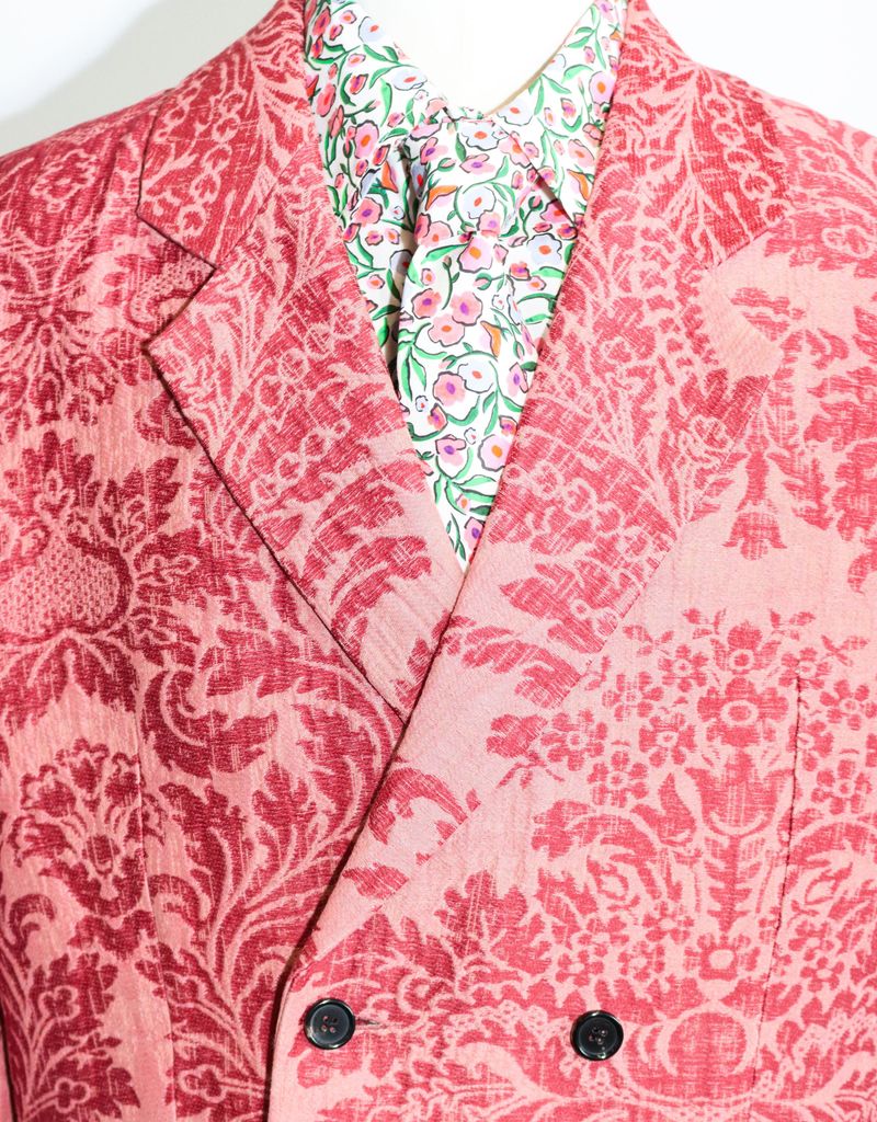 Saco en estampado paisley.