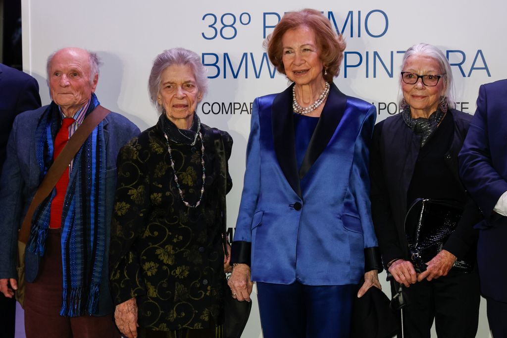 La reina Sofía con su hermana y el pintor Antonio López en los premios BMW de pintura 2023