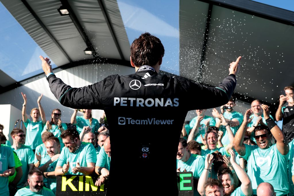 La celebración del equipo Mercedes