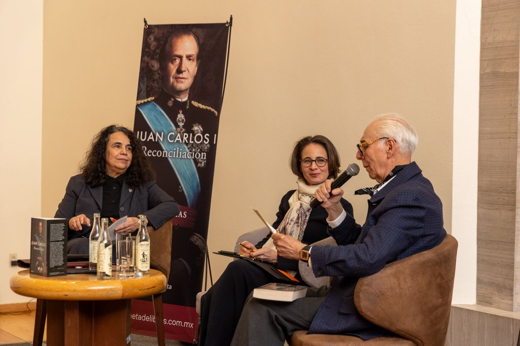Consuelo Saizar, Laurence Debray y Manuel Ramos Medina durante la presentación del libro Reconciliación en el Club de Industriales de la Ciudad de México