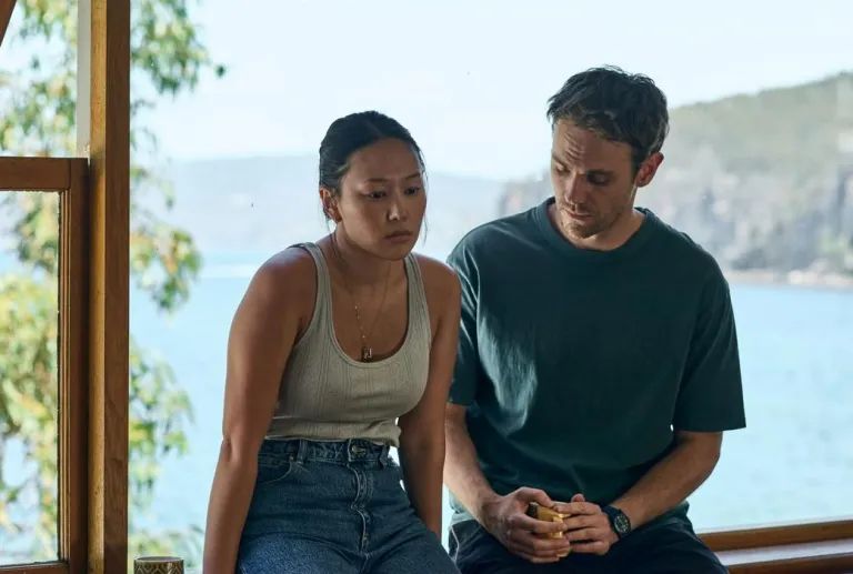 Kieran y Mia regresan a Evelyn Bay, su pueblo natal