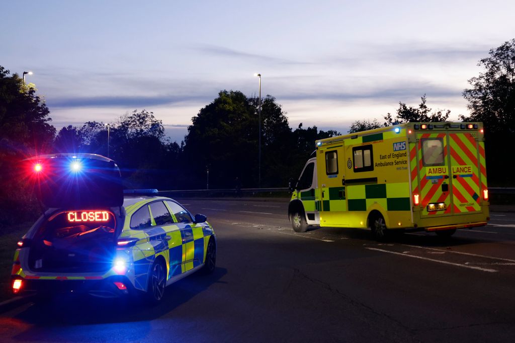 Los servicios de emergencia acudieron al lugar del accidente
