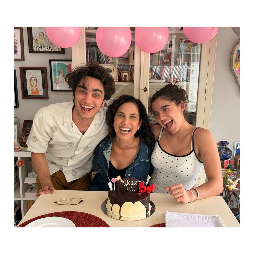 Toni Acosta celebra su cumpleaños con sus dos hijos, Nicolás y Julia