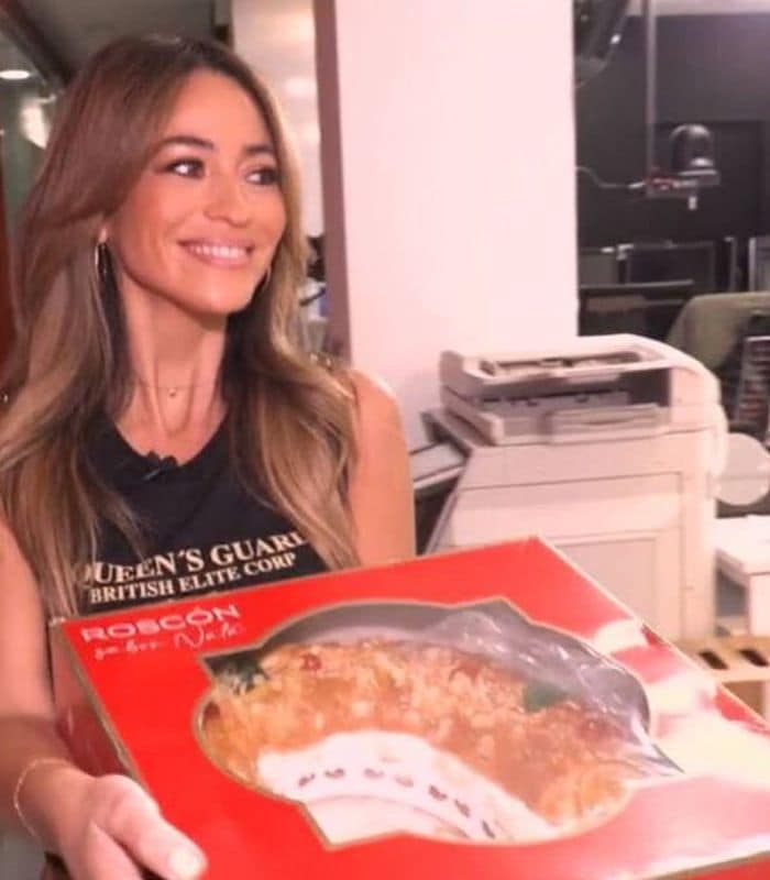 María Verdoy con un roscón de reyes