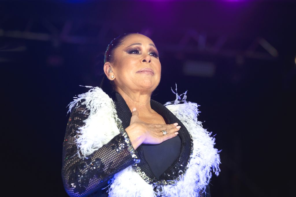 Isabel Pantoja afronta un nuevo desafío tras el plantón de última hora de Il  Divo en su concierto de Sevilla