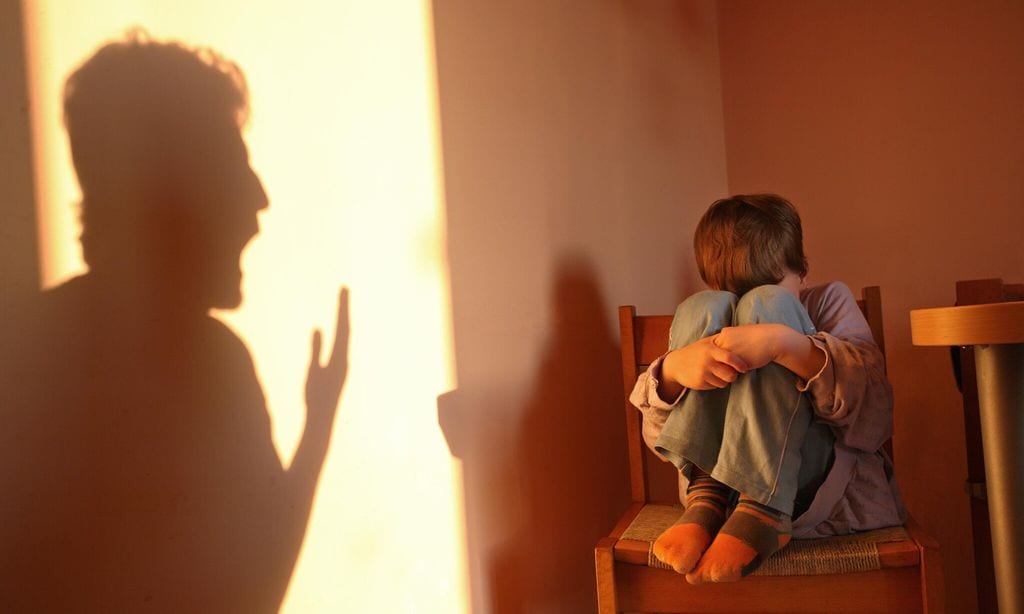 Consecuencias de dar un azote a un niño