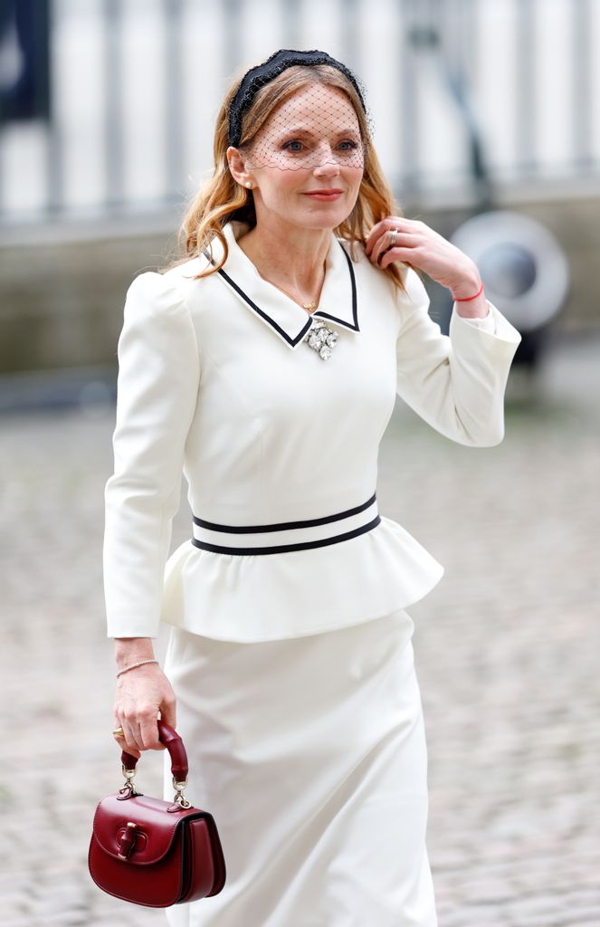 Geri Halliwell vistiendo de blanco, su color favorito. 