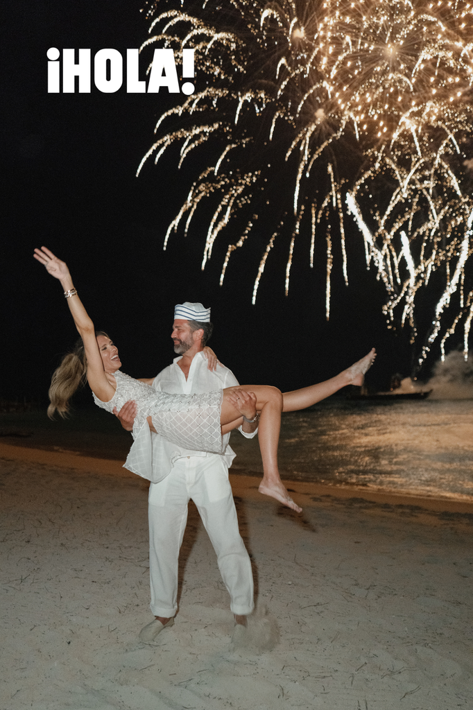 Un espectáculo de fuegos artificiales iluminó el cielo durante la tercera noche de celebraciones.