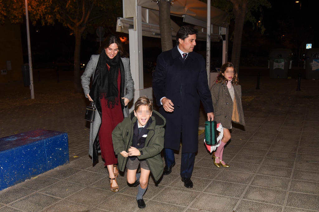 Francisco Rivera y Lourdes Montes con sus hijos