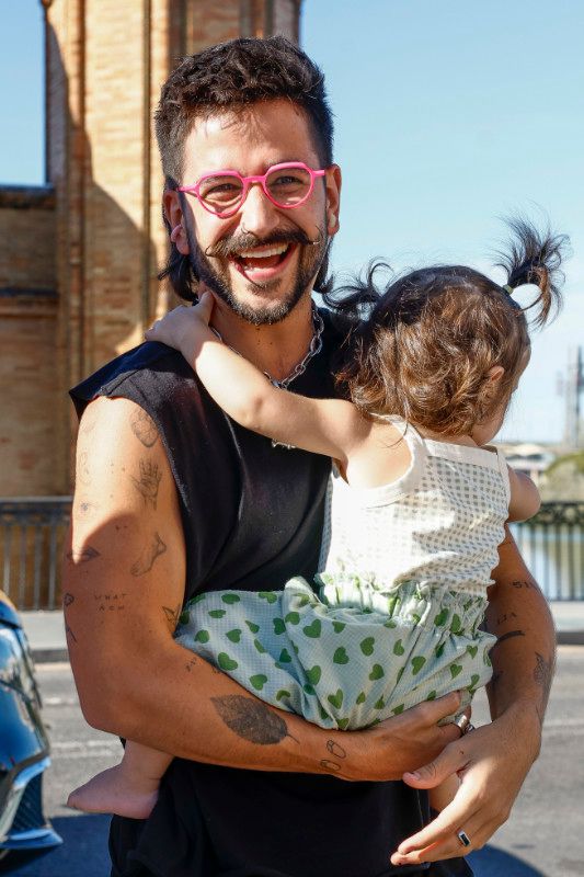 Camilo con su hija Índigo