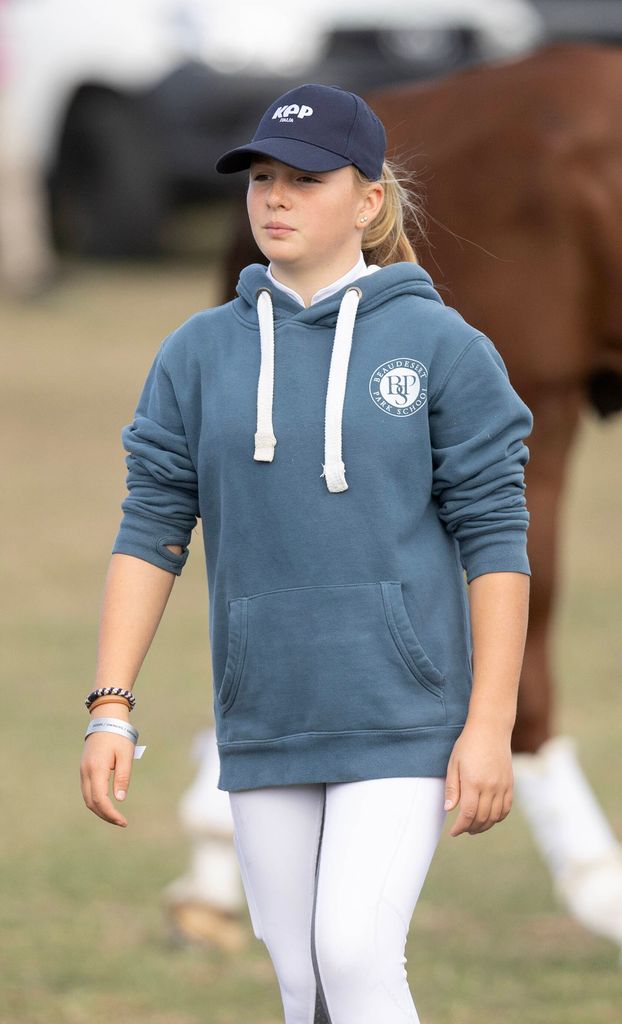 Ataviada con el uniforme tradicional de concurso, la sobrina nieta de Carlos III debutó con soltura en la prueba de salto ecuestre