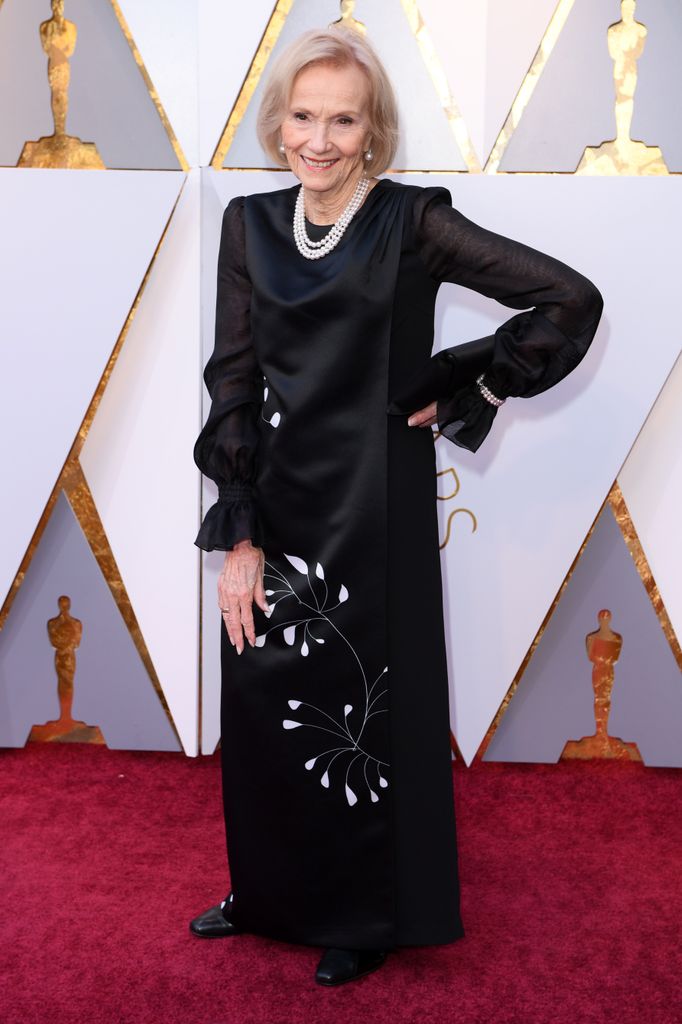 Eva Marie Saint a su llegada a la 90ª edición de los Premios Oscar, celebrada el 4 de marzo de 2018 en Los Ángeles, con un vestido de Landero