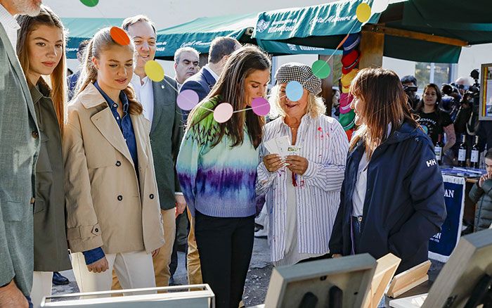 Los Reyes y sus hijas Leonor y Sofía visitan el Pueblo Ejemplar de Asturias 2023