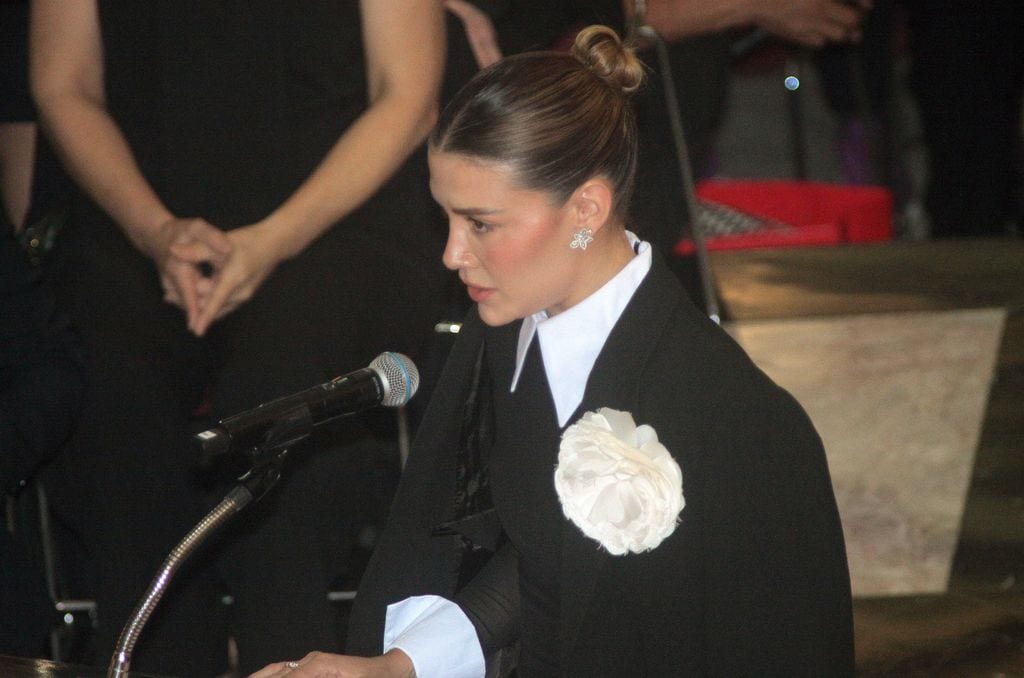 Michelle Salas fue una de las oradoras en el homenaje de cuerpo presente que se le realizó a doña Silvia Pinal el pasado sábado. 