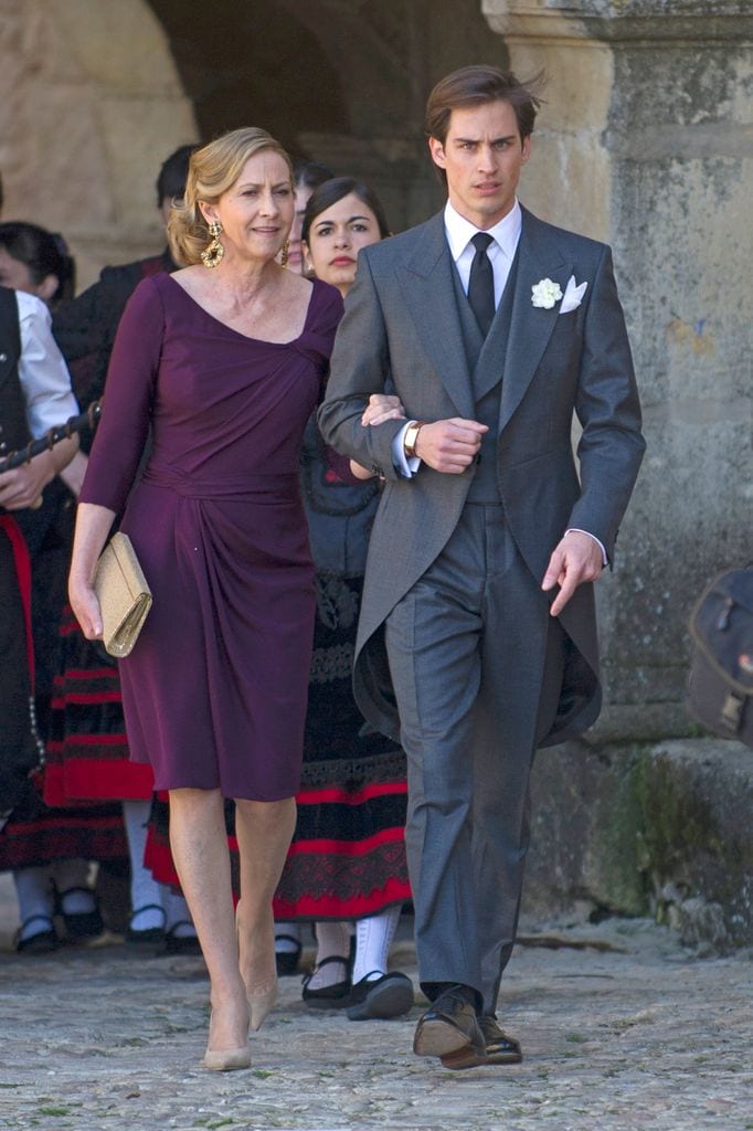 El fotógrafo, con su madre y madrina en su enlace