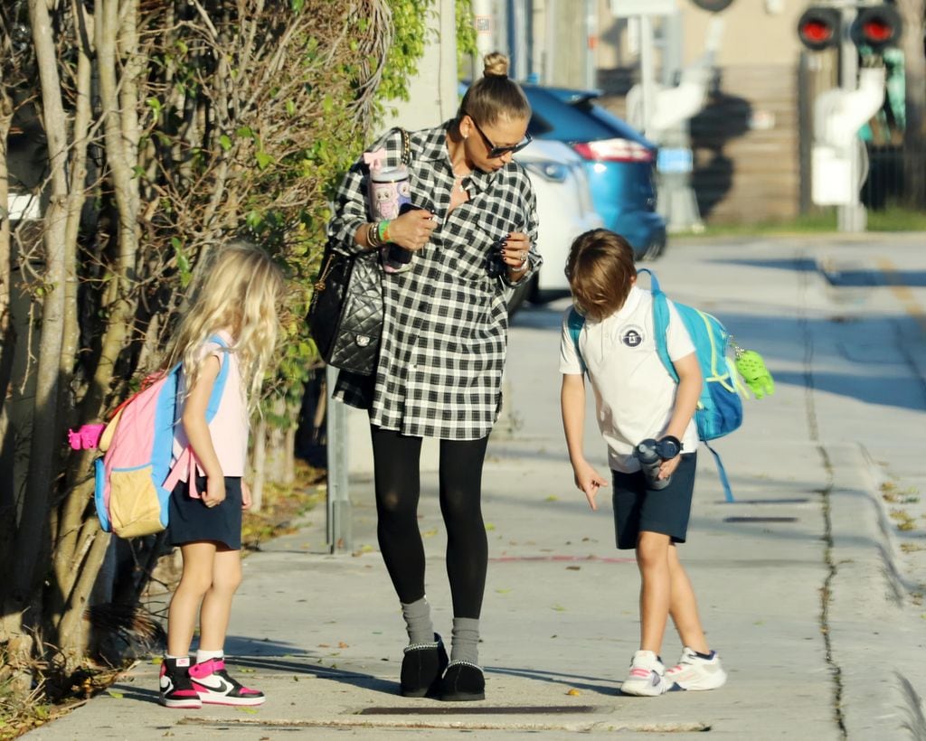 Como toda buena mamá, Anna Kournikova se mantuvo pendiente de sus niños en todo momento.