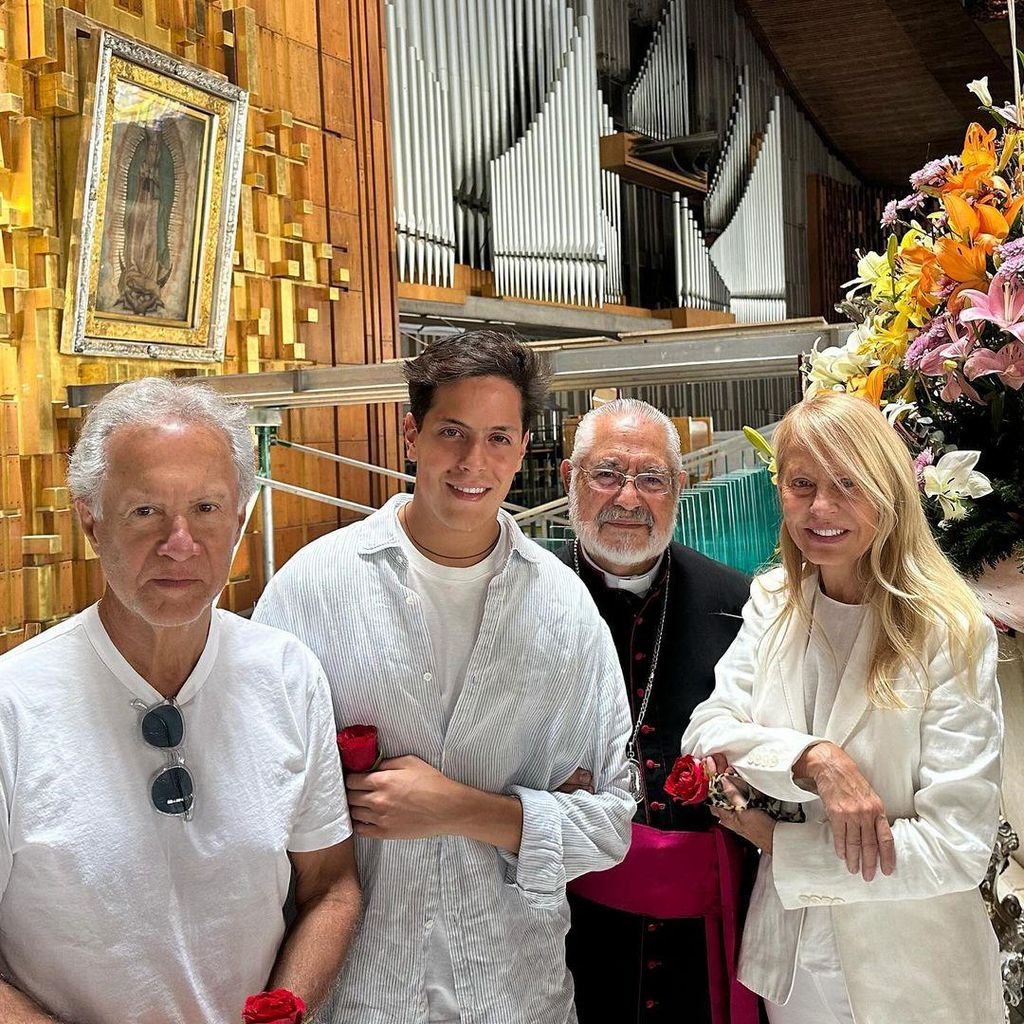 Cecilia Bolocco con su hijo y esposo