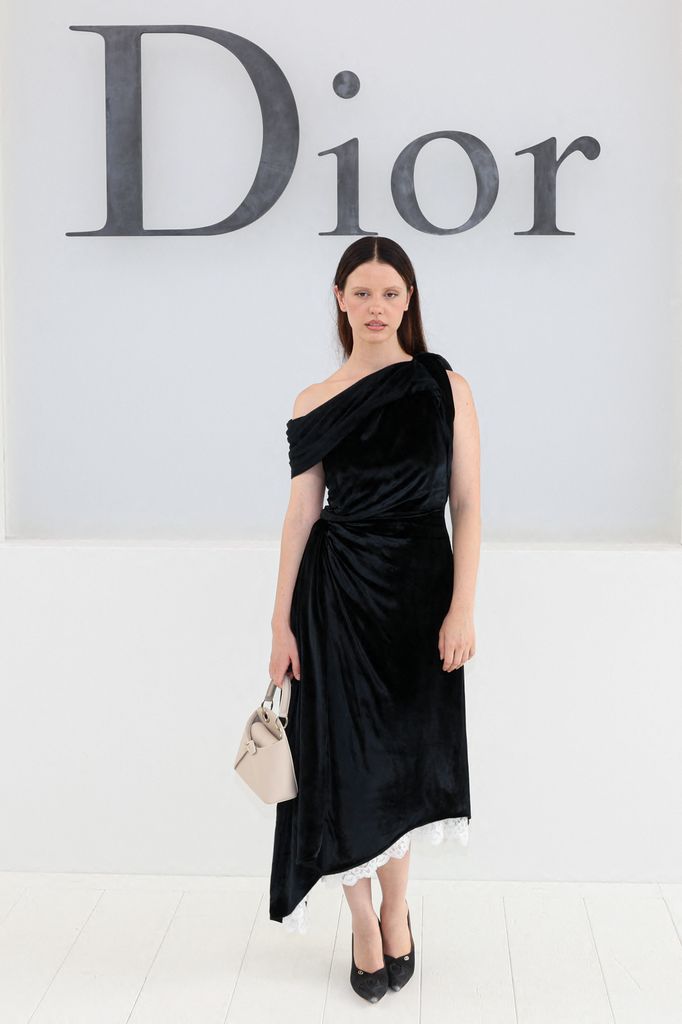 Mia Goth en el desfile de Dior Primavera/Verano 2027 durante la Semana de la Moda de París, el 29 de septiembre de 2026.