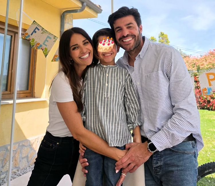 Paula y Miguel con su hijo Miki
