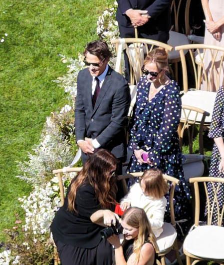 Julia Roberts acudió a la boda de su sobrina con su esposo Danny Moder.