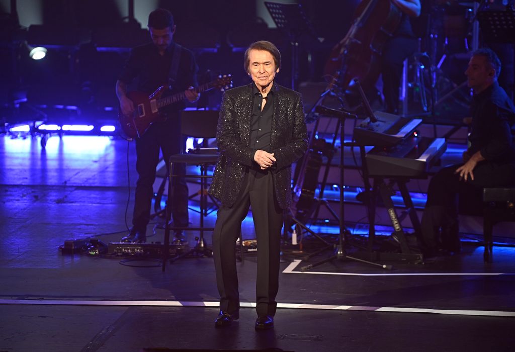 Raphael durante una presentación en el Teatro de la Zarzuela, en Madrid, el 26 de junio de 2025.