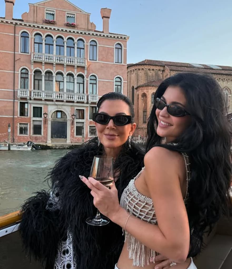 Kylie compartó diferentes facetas de su viaje a lado de miembros de su familia.
