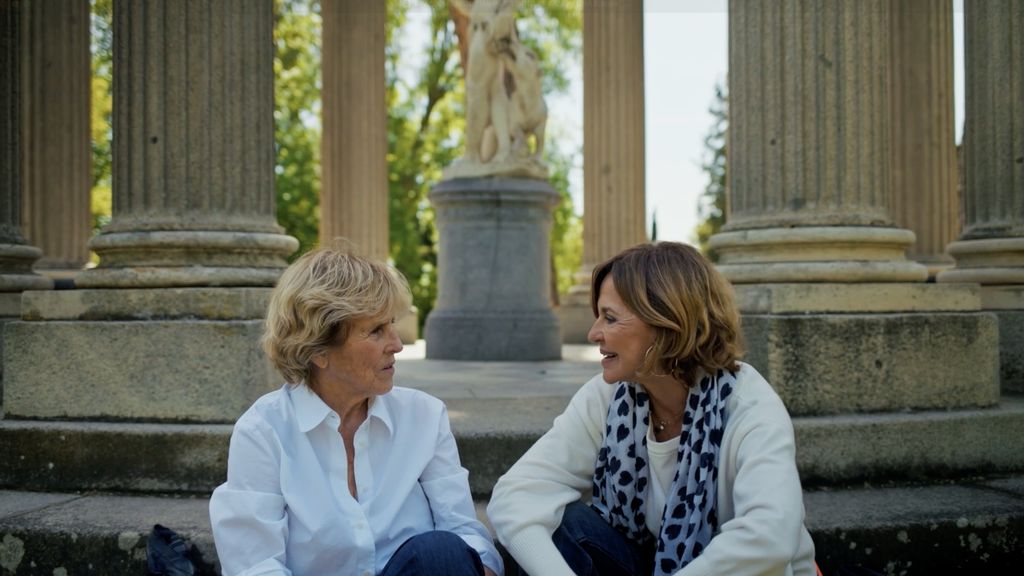 Mercedes Milá entrevista a Almudena Ariza en el programa 'Me meto en un jardín'