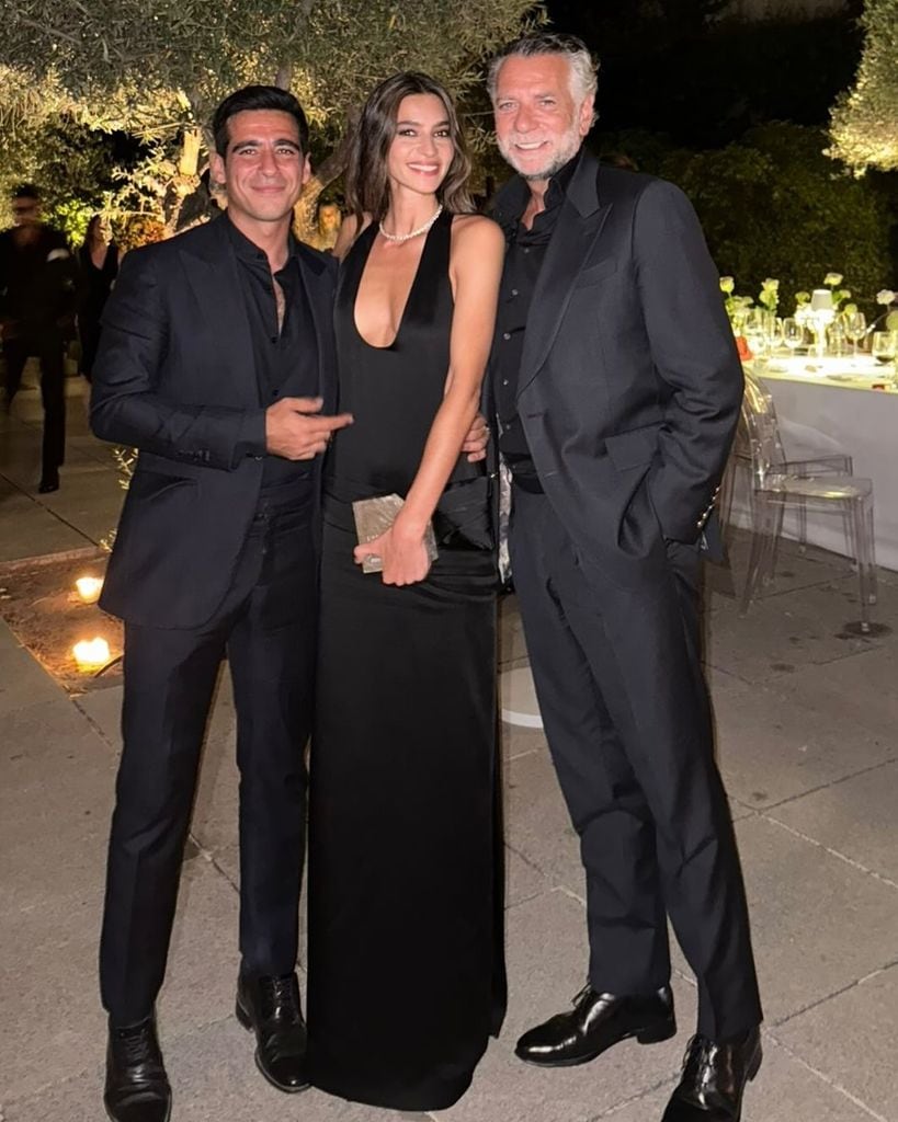 Rocío Crusset impacta con un vestido negro de escotazo y joyas de diamantes