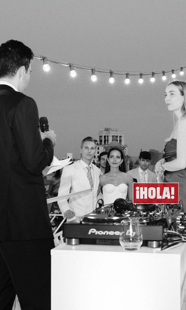Los hermanos dan discurso
